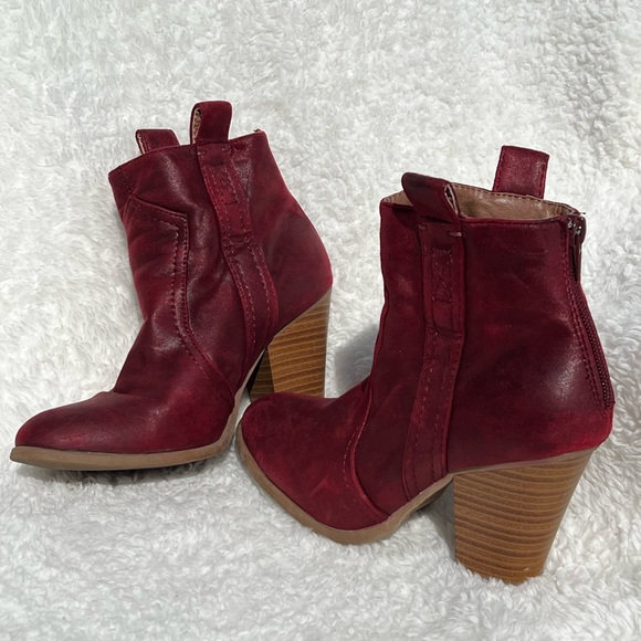 Booties/Cowboy boot - Picture 2 of 6